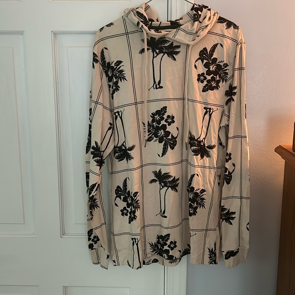 NWT hooded t-shirt, beach theme
